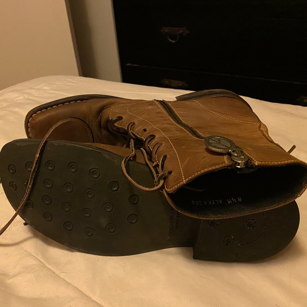 Donald Pliner Boots